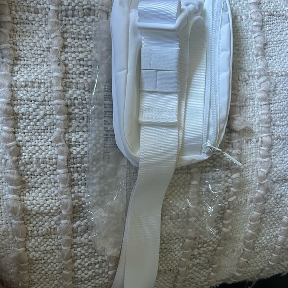 White Lululemon Belt Bag - Picture 6 of 6